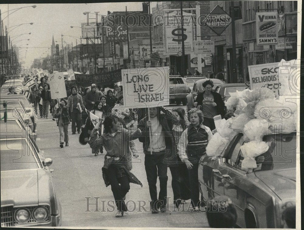 1973 Devon Ave California Isreal Parade 25 - Historic Images