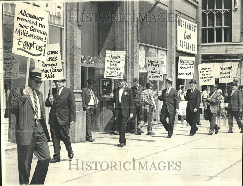 1964 Rabbinic Alumni Association Picket - Historic Images