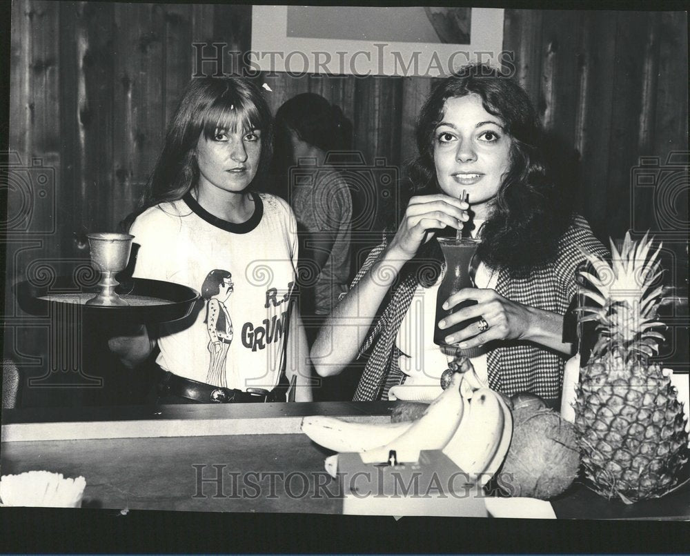 1971 Waitress Atharton Waiter Angie Grunts - Historic Images