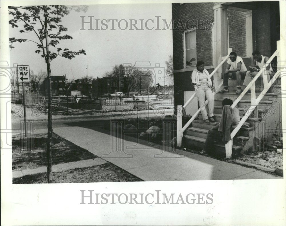 1982 Residents Sit Across Bethany Hospital - Historic Images