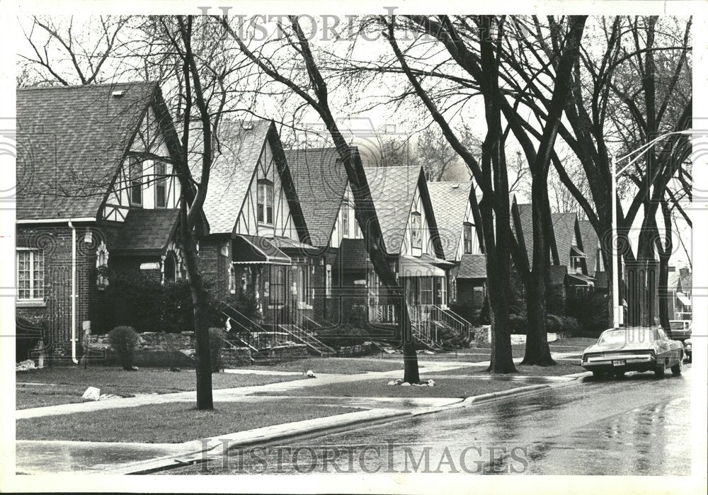 1978 Chicago bungalow houses in the suburbs - Historic Images