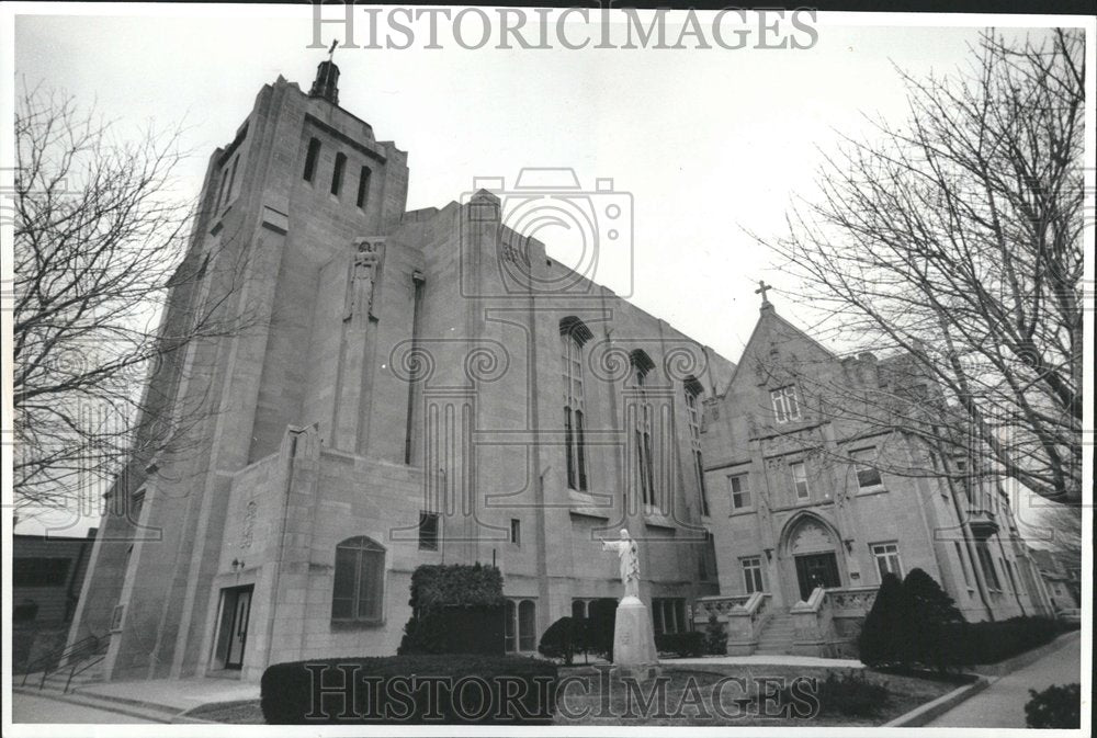 1993 Crystal found in Queen of Angels - Historic Images