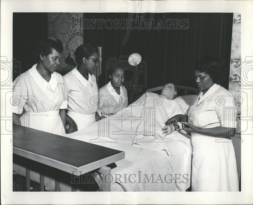 1954 Nurses Learning To Take Pulse Cook Co - Historic Images