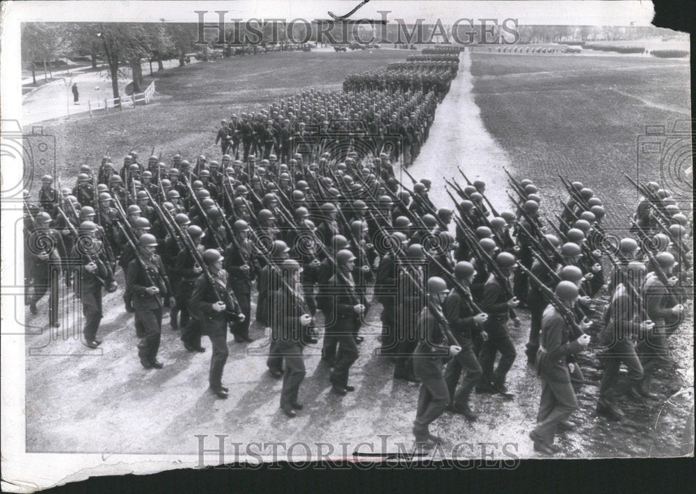 1943 Soldier Member Land Foreign Parade - Historic Images