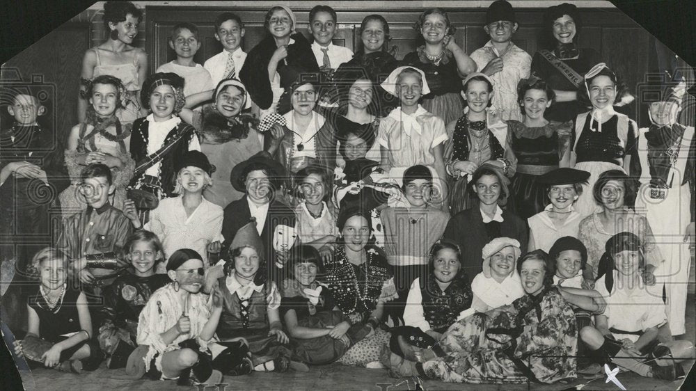 1933 Gabriel Richard School Young Writers - Historic Images