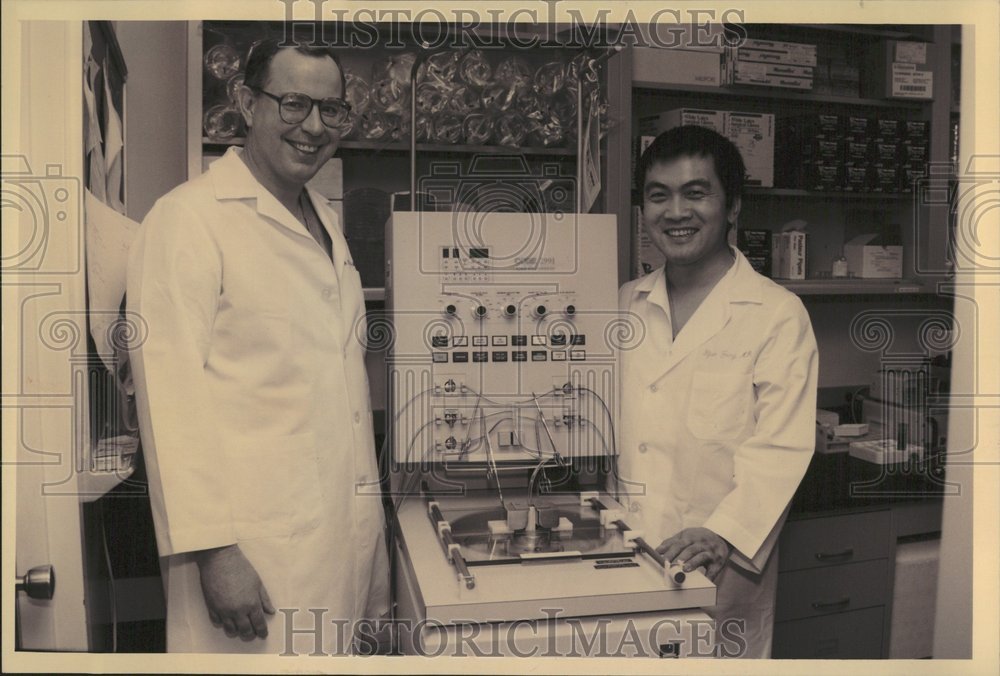 1993 Doctors study transplanting islet cell - Historic Images