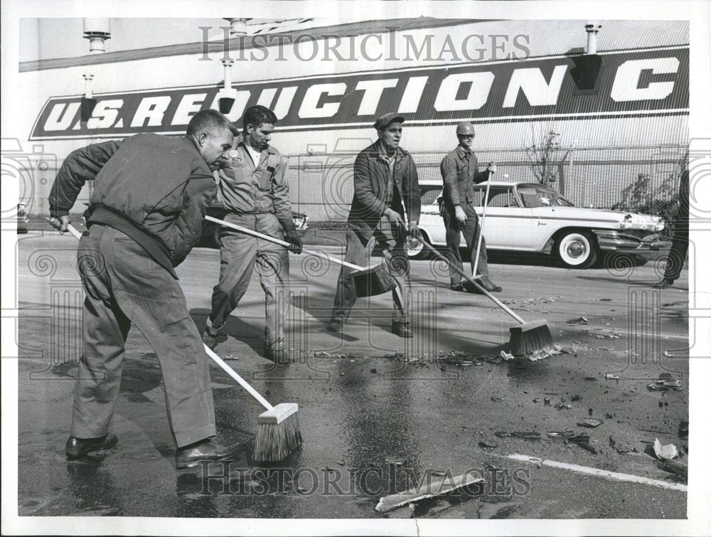 1961 US Reduction Co Workers Debris Chicago - Historic Images