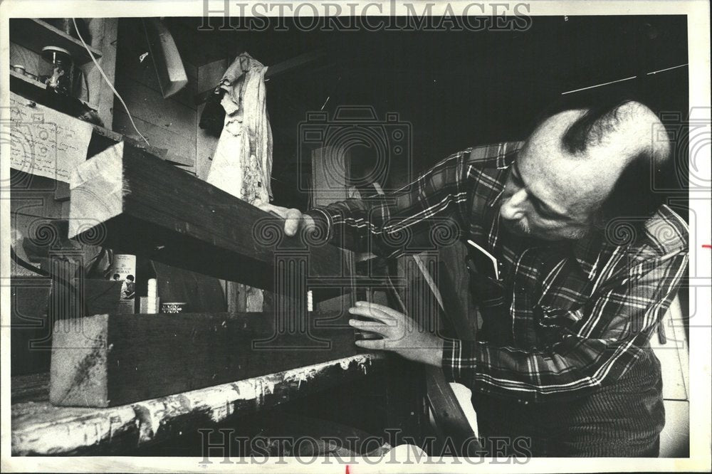 1977 Cold Weather Hinders Home Projects - Historic Images