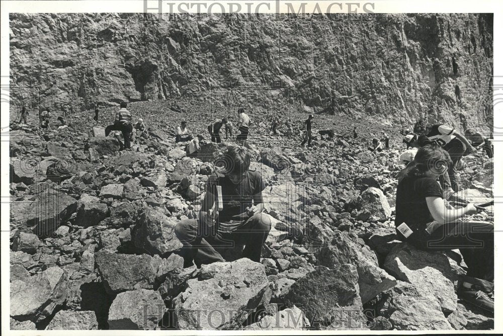 1980 Field Trip Thornton Fossils Quarry - Historic Images