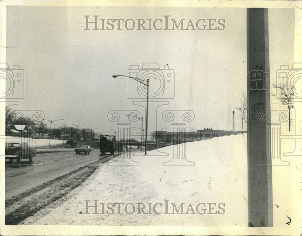 1965 Edens Expressway Motorists Light Poles - Historic Images