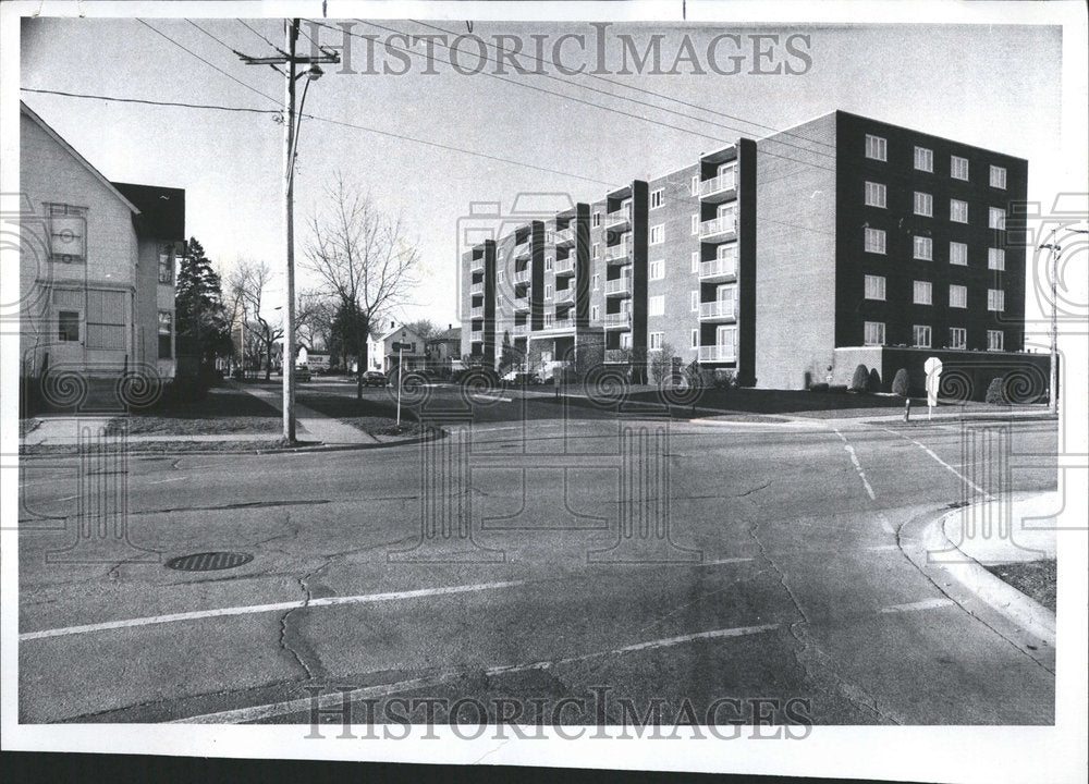 1976 Condominium Building Des Plaines - Historic Images