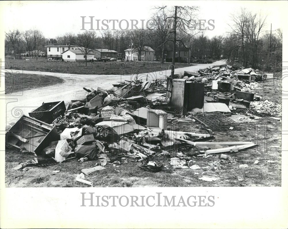 1983 Art Area Lincoln Driveholds Trash Pile - Historic Images