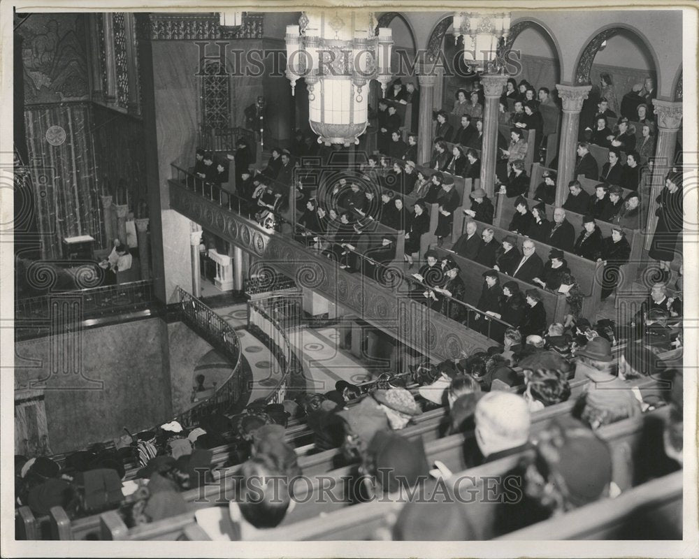 1940 People Churches Cathalic St Aloysius - Historic Images