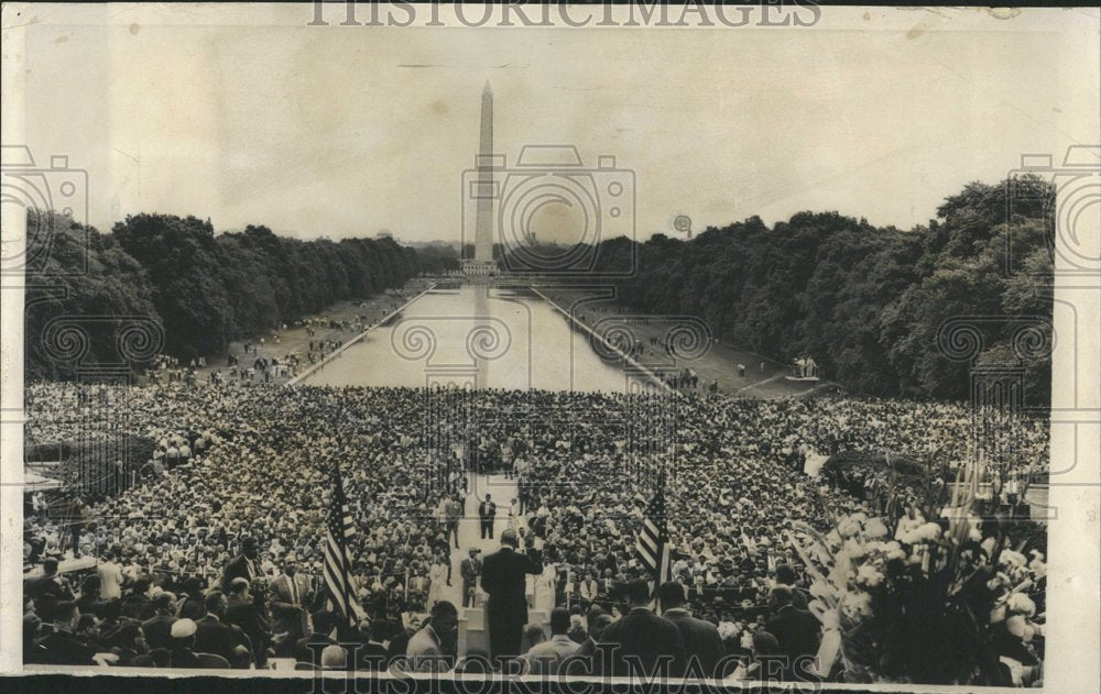 1957 Mass Demonstration Lincoln Memorial - Historic Images