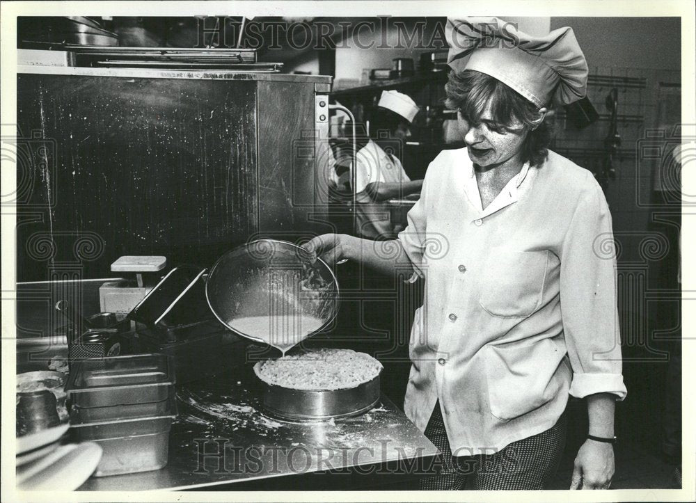 1982 Chestnut Street Grill Bennet Food Nut - Historic Images