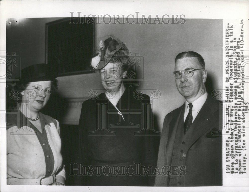 1943 Mrs Elesnor Roosevelt Mr Mrs P Tollley - Historic Images