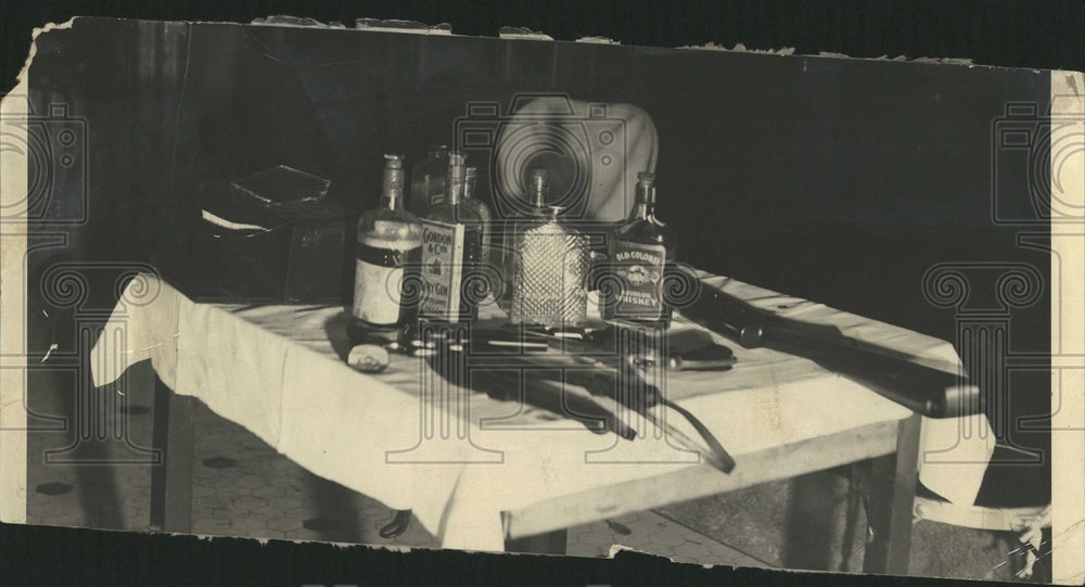 1931 Home Blackjacks Guns Bottles Raiders - Historic Images