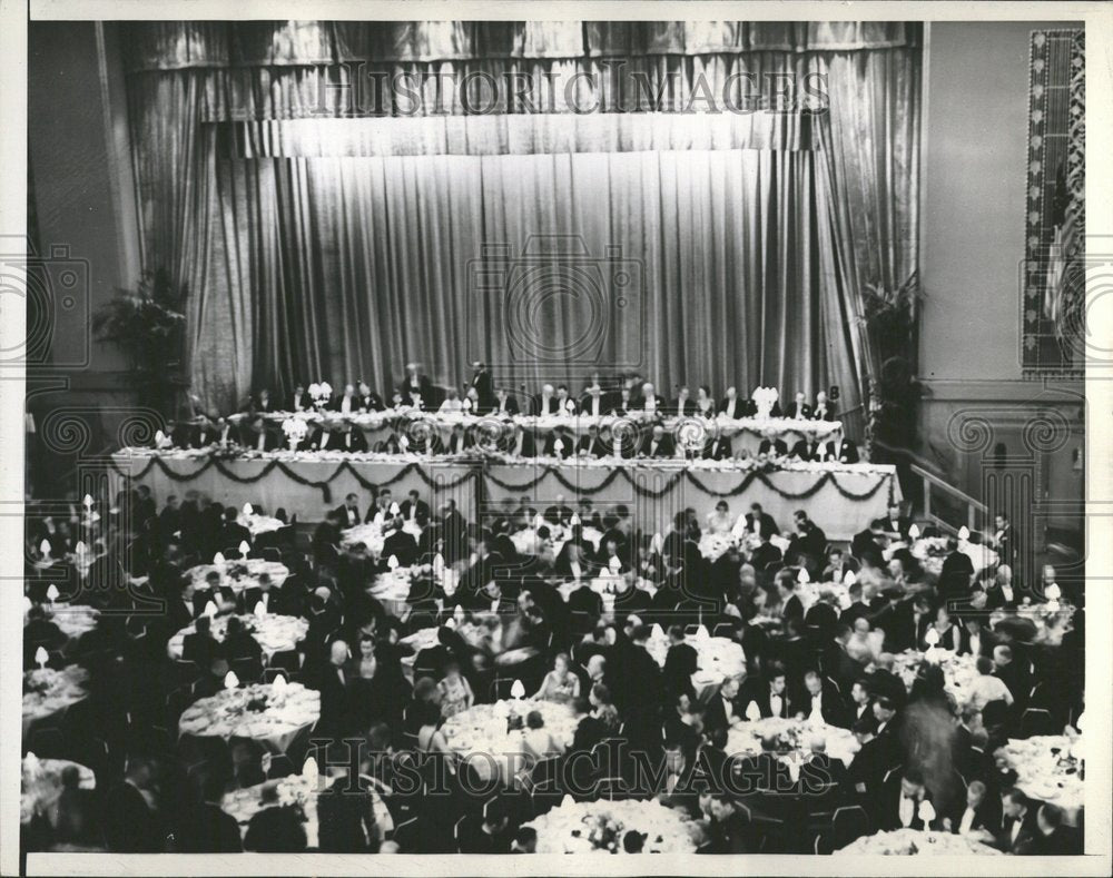 Geneal view of dinner for Newpaper Assoc - Historic Images