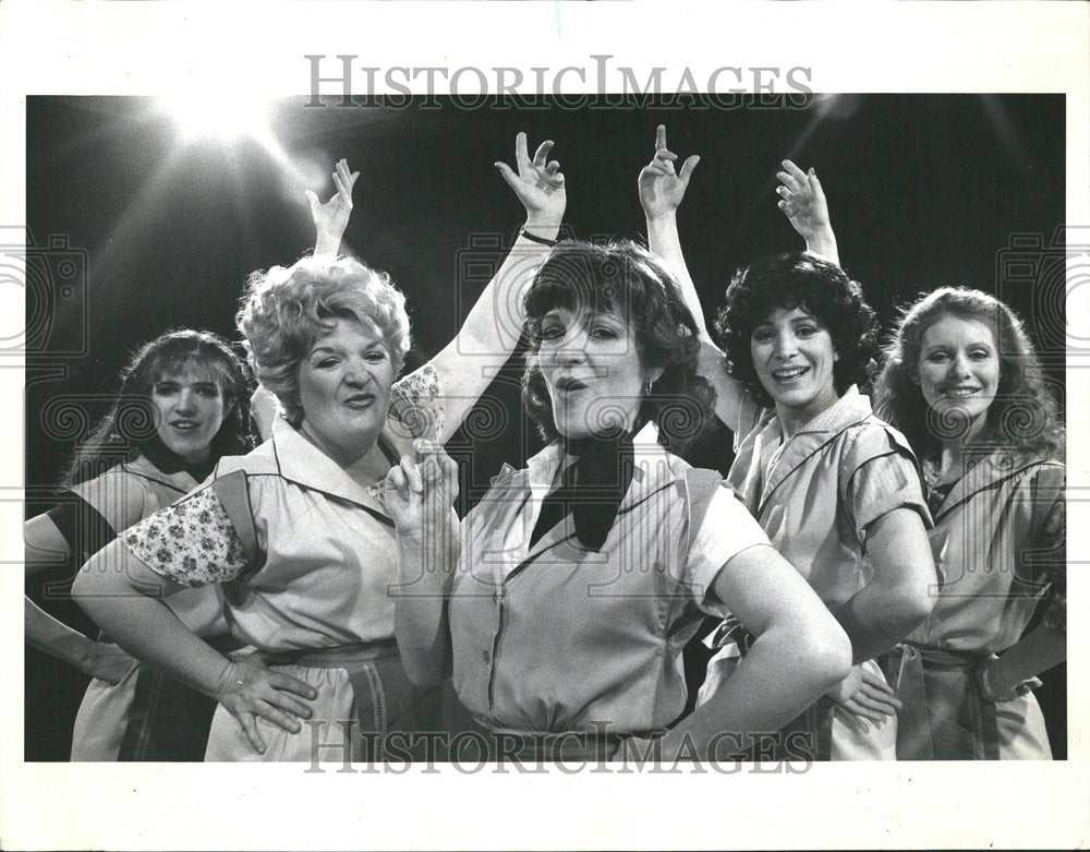 1982 Ladies Waiting Civic Theater Wacker - Historic Images