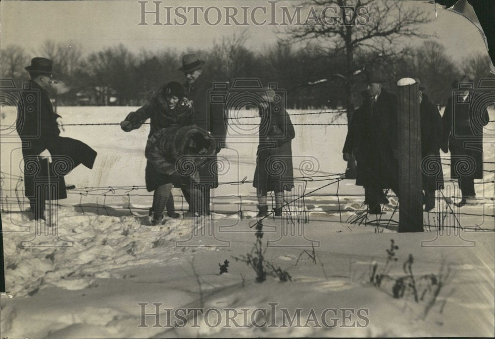 1929 People Game Snow Playing Proie~~~ Club - Historic Images