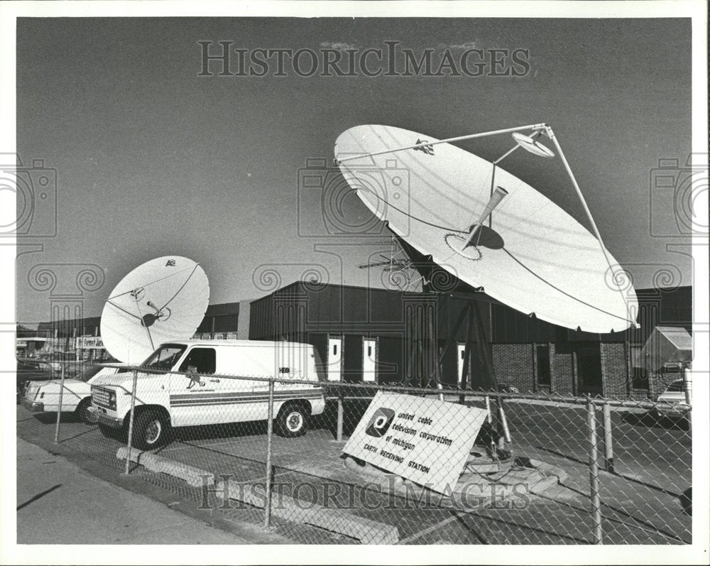 1980 United Cable TV Cars Antena - Historic Images