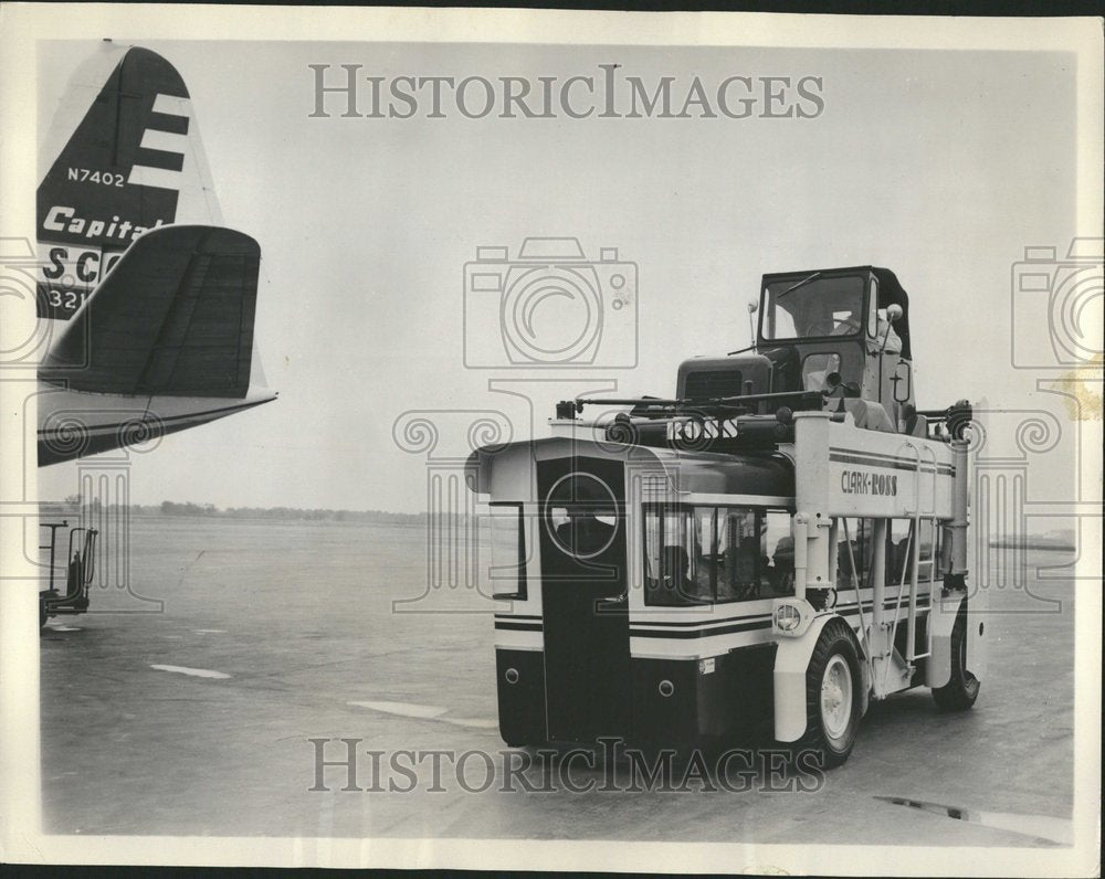 1957 Air planes passengers Chicago - Historic Images