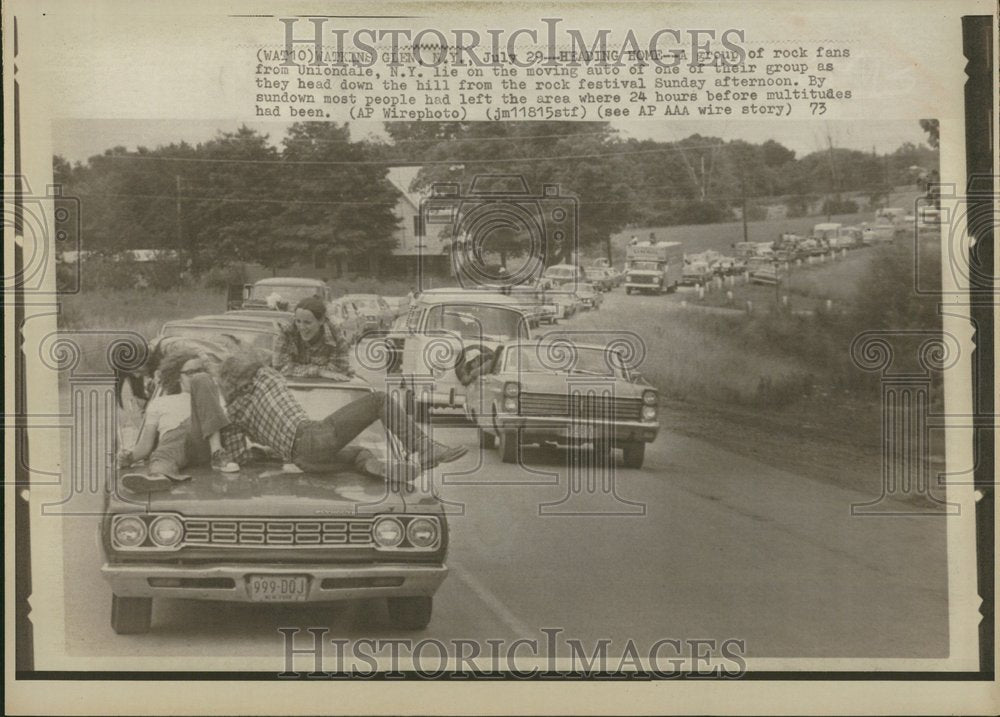 1973 rock fans group Uniondale, N.Y. - Historic Images