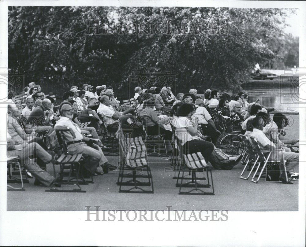 1979 People Sitting Det Band - Historic Images