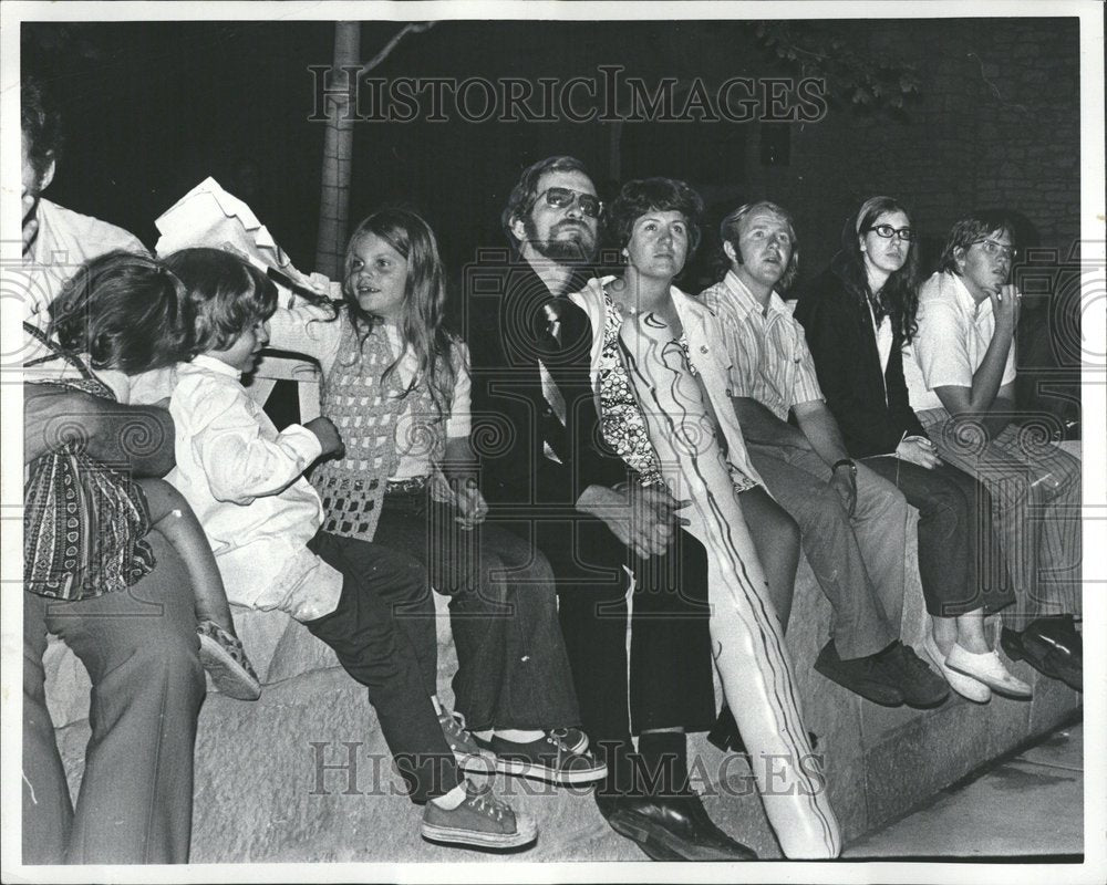 1972 People Gaze Skyward For Fireworks - Historic Images