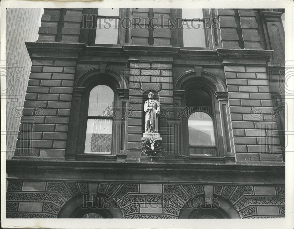 1939 Gabriel Richard Pioneer Priest Statue - Historic Images