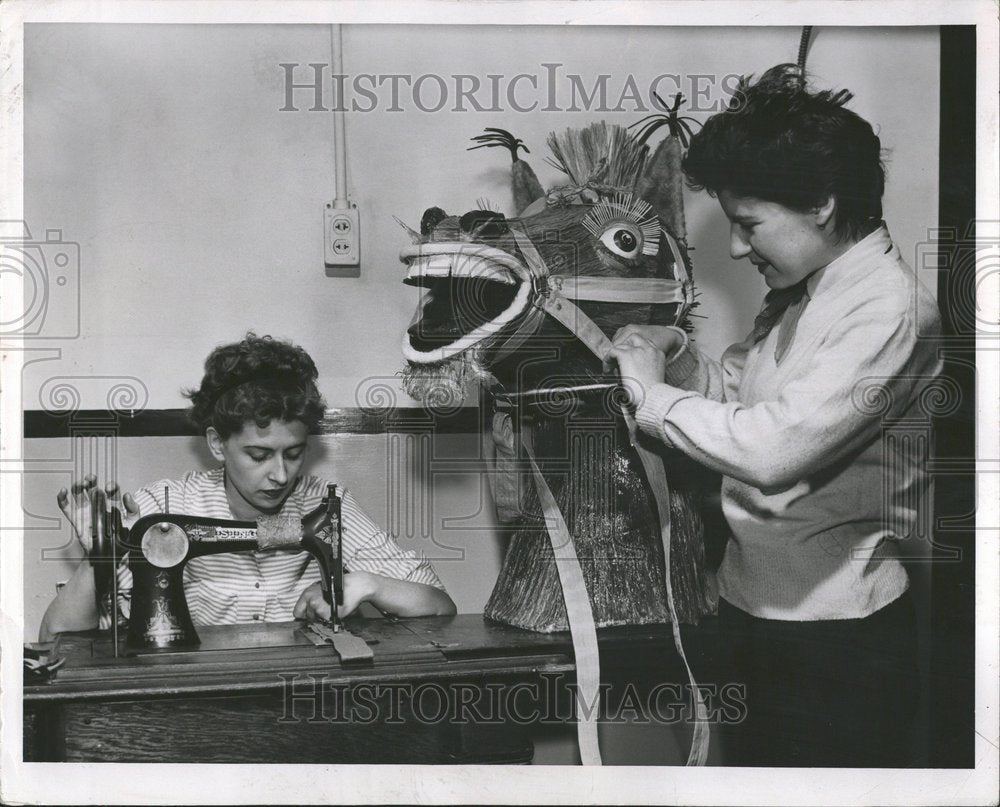 1954 Jacqueline Cindall and Pamela Lewis - Historic Images