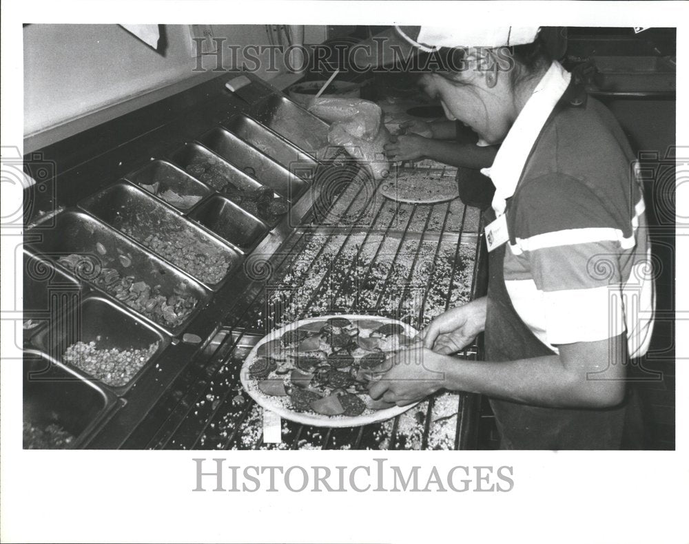 1988 Pizza Kitchen Chef - Historic Images