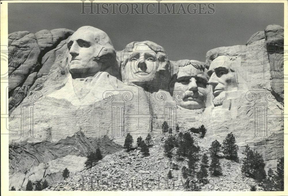 1992 Mount Rushmore - Historic Images