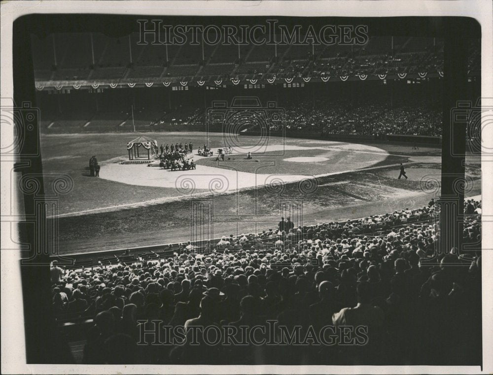 1936 Third Party Aims At Outdoor Mass Meet - Historic Images