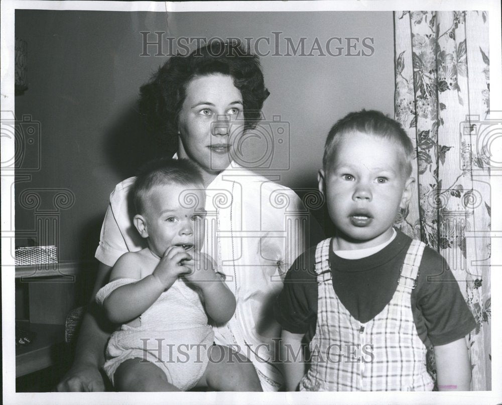 1957 Mrs Burke Pappa Tlogd Thorpe Children - Historic Images