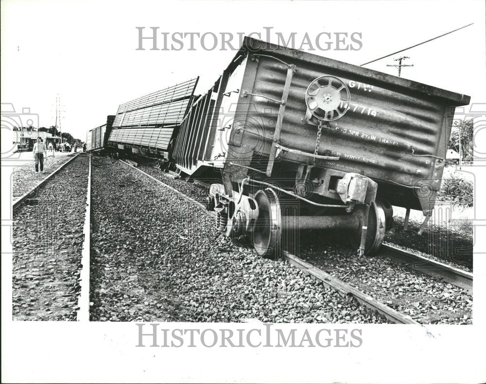 1981 Train Deraicment Royal Oak Michigan - Historic Images