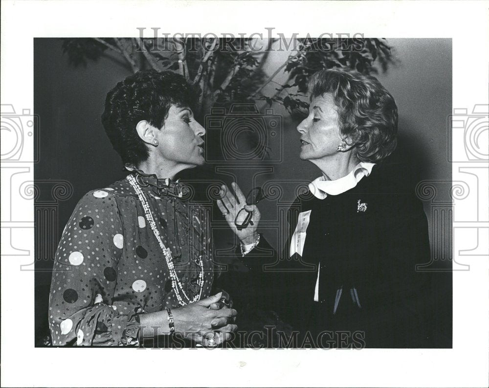 1983 Roberta Peters talking to Peggy Ford - Historic Images