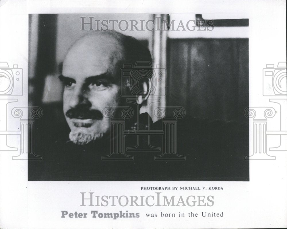 1965 Closeup caption, Author Peter Tompkins - Historic Images