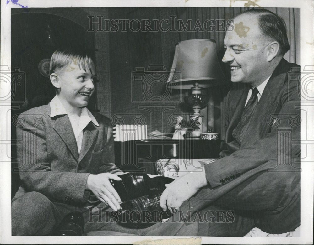 1948 Harold E. Stassen and  his son. - Historic Images