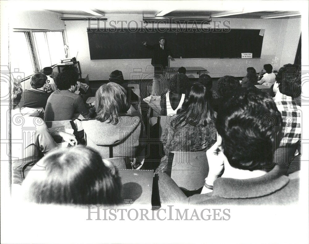 1980 Stassen speaks to students,Oakland Uni - Historic Images
