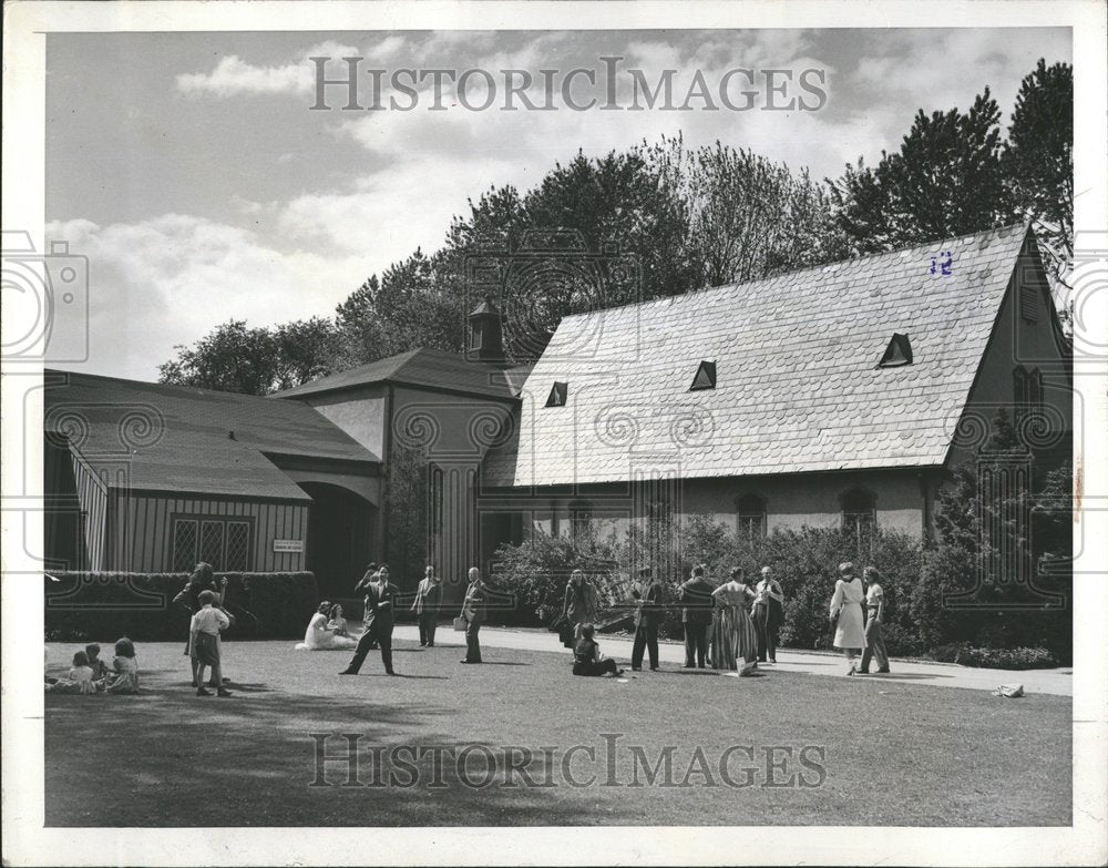 1945 Summer Theater Company Strolling Lawns - Historic Images