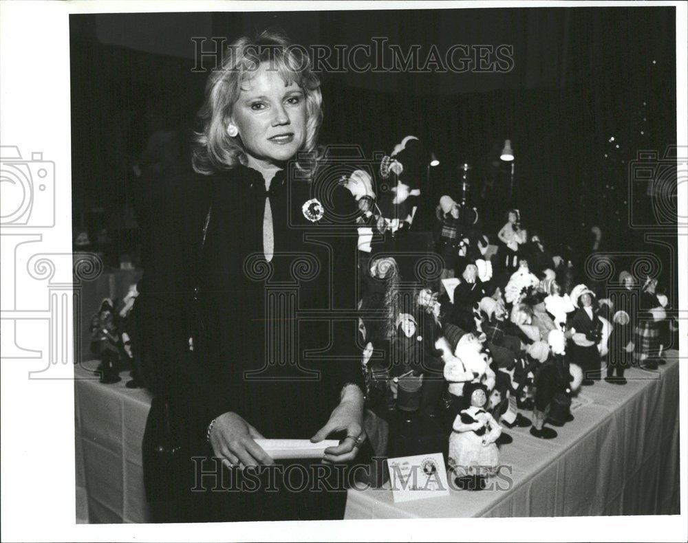 1986 Socialite Chris Thomas &amp; Doll Display - Historic Images