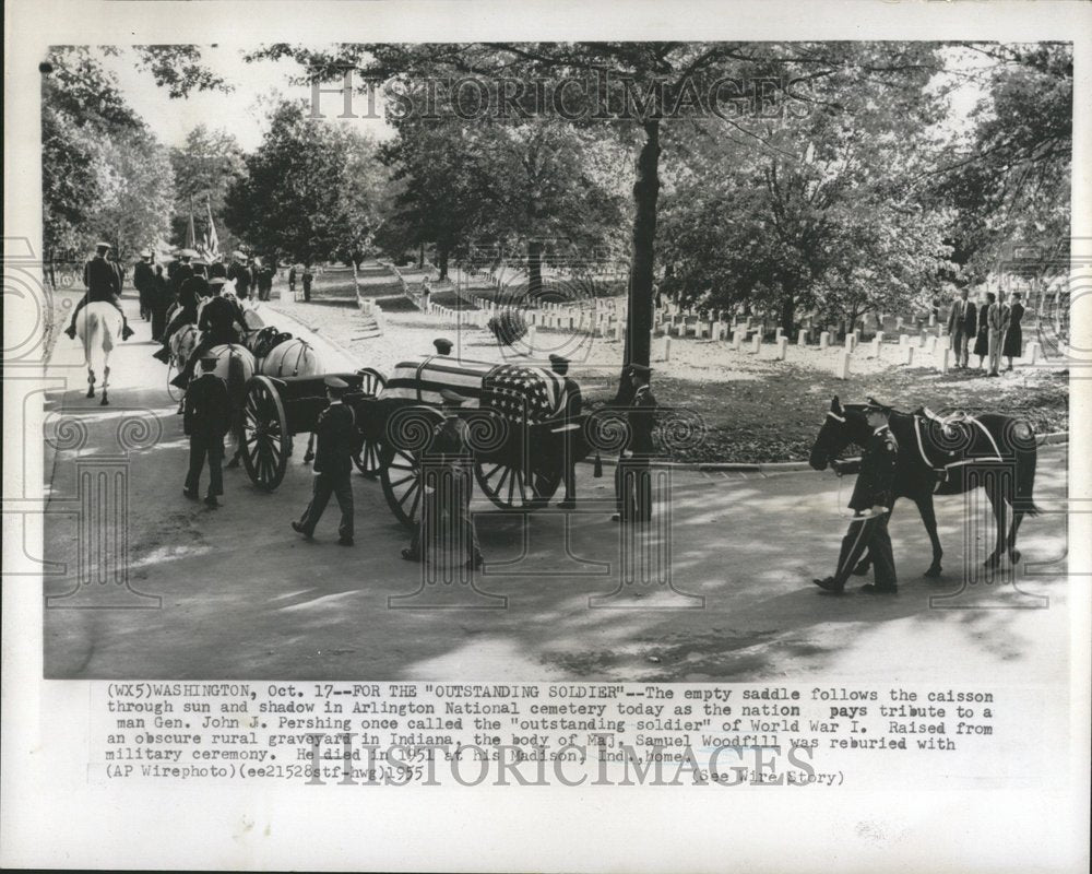 1955 Outstanding Soldier Arlington National - Historic Images