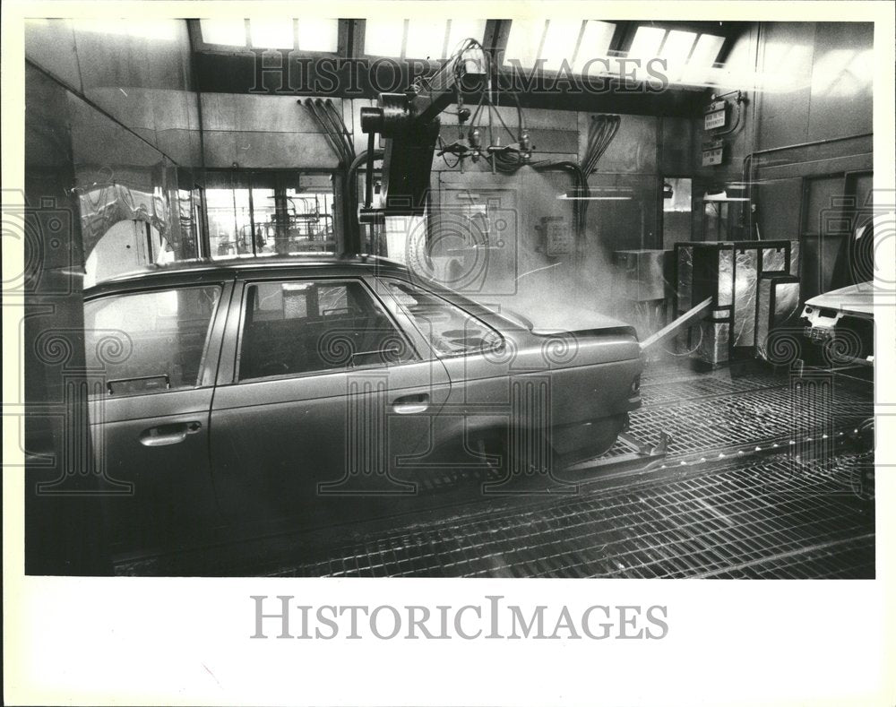 1986 Robot Sprayer Car Paint Booth - Historic Images