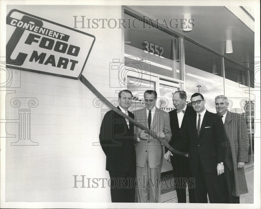 1958 Five Food Executives Cut Ribbon - Historic Images