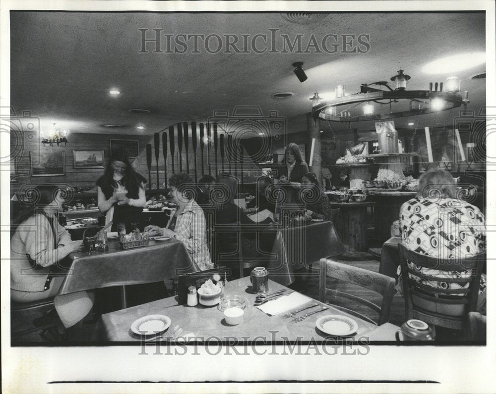 1976 Interior Ireland Salad Restaurant - Historic Images