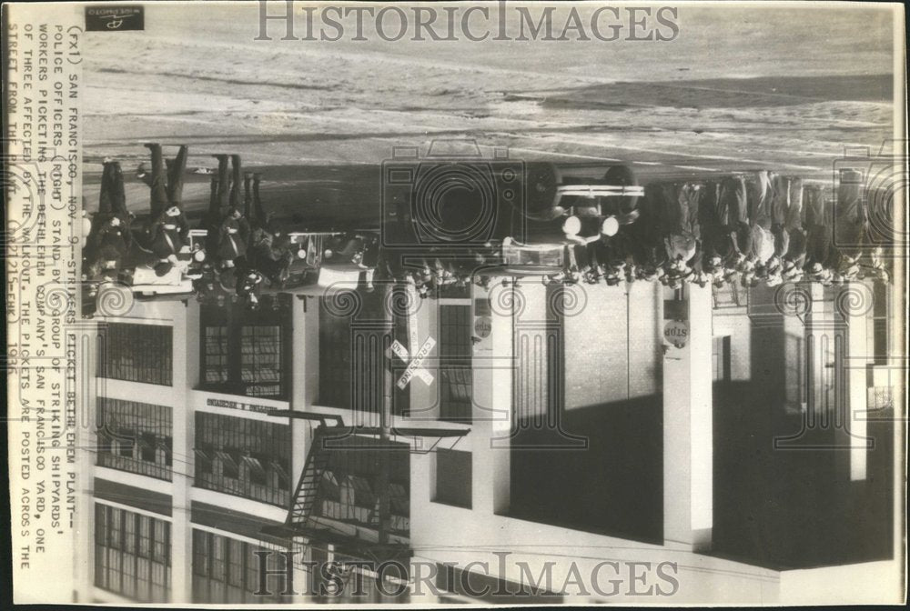 1936 striking shipyards&#39; workers picketing - Historic Images