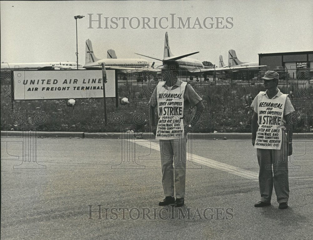 1966 Interantional Machinist Assn Pickets - Historic Images