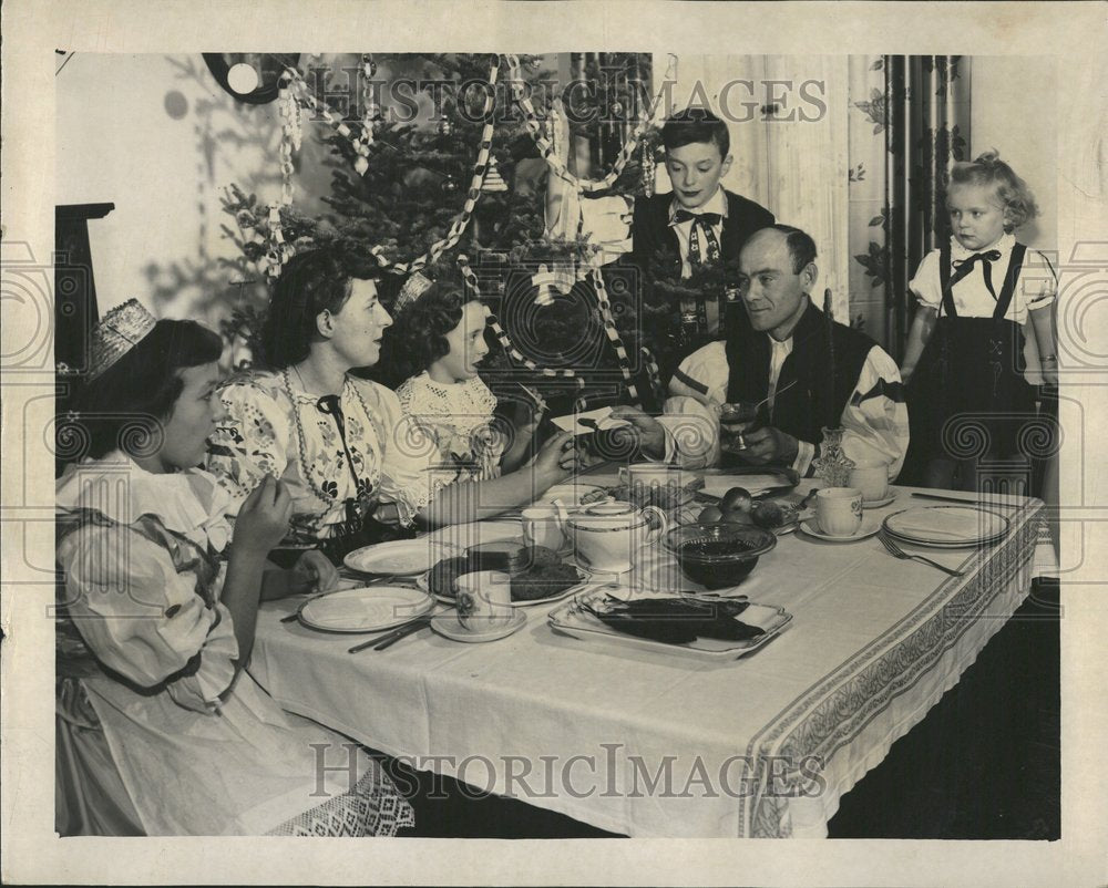 1950  Mary Ann Setiga Mrs Josephine Svient - Historic Images