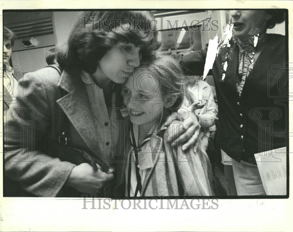 1982 Children Tea Shirts USA Media Crowd - Historic Images